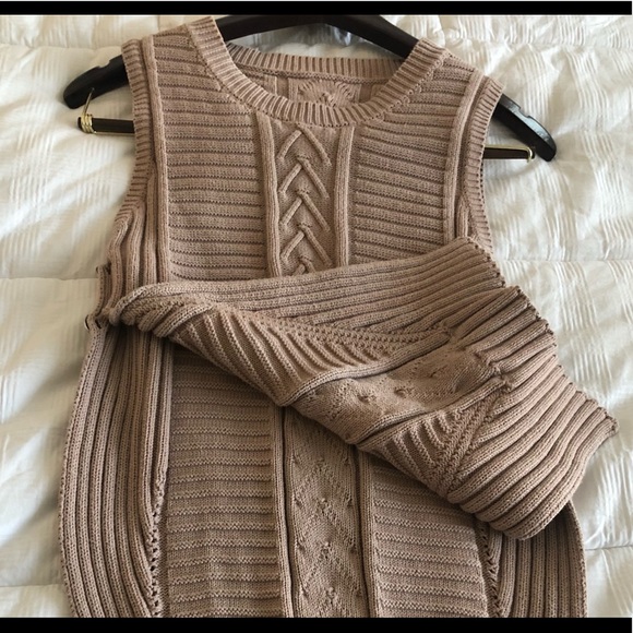 Vintage Tops - Stunning 🤩 Knit 🧶 Vest with 2 Buttons on the sides